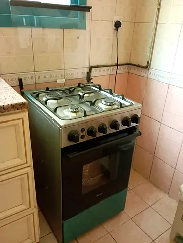 Freestanding 4-Burner Gas Cooker with Oven – Used, Working