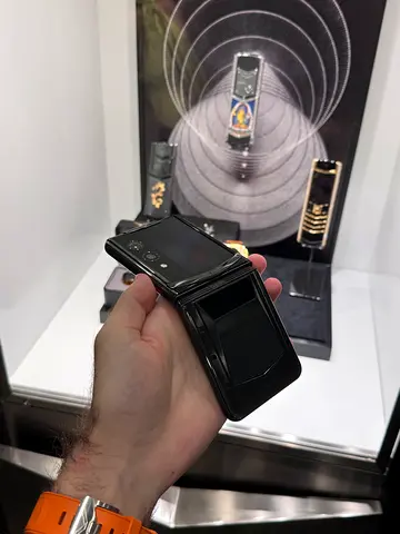 Vertu Quantum Flip Cyber Black