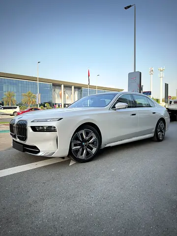 BMW 735i Luxury- 5 Years Warranty - 5 Years Free Service - Free insurance  Window tint