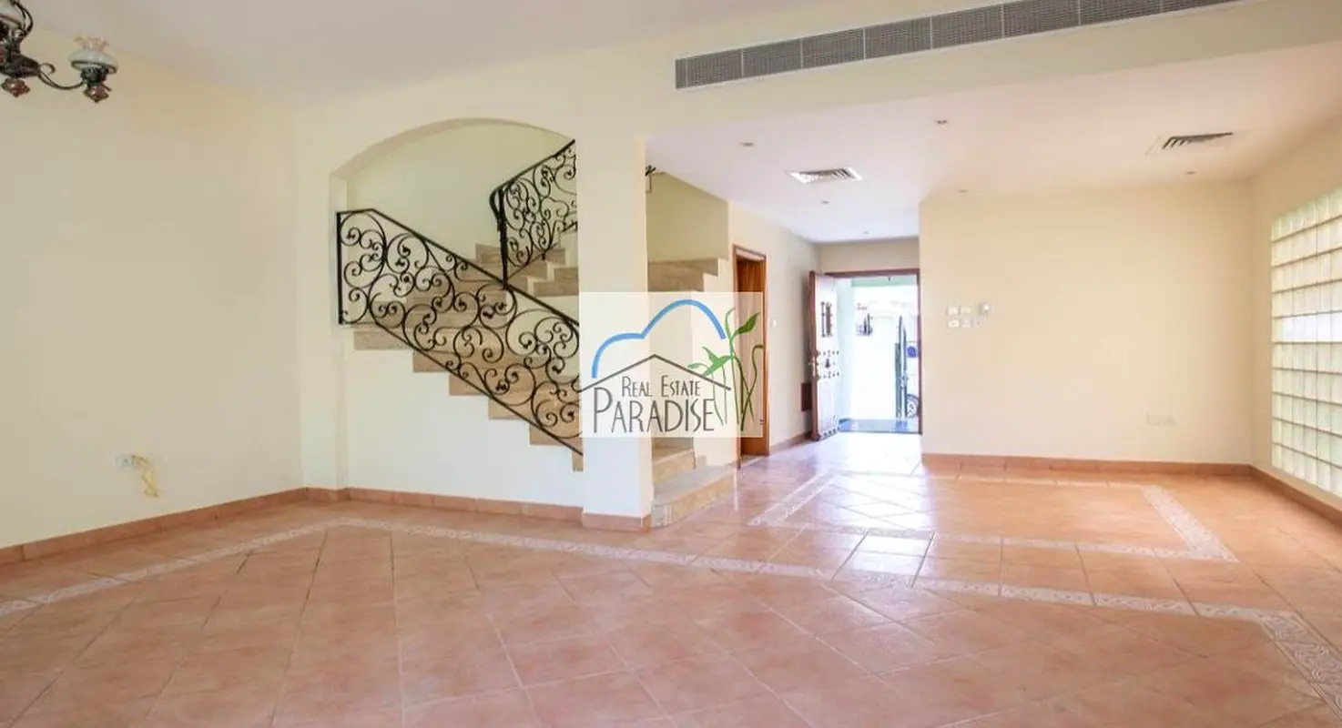 available semi independent private entrance 3 bedroom 1 master/pvt back yard/kitchen/Spacious Living/2 +2 Covered Parking available for rent inmirdif