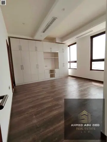 اجمل وارقي شقه ممتازه-تتكون من غرفتين ماستر بتشطيب حديث سوبر ديلوكس-صاله مربعه جيده-تشطيب سوبر ديلوكس-صيانات مجانيه طوال فتره الايجار-قريب من الخدمات