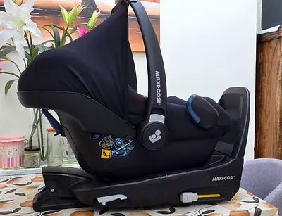 Maxi Cosi Baby Car Seat with Base