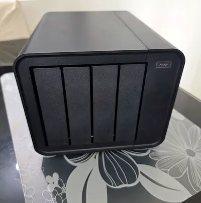 TerraMaster F4-424 NAS + 3x Seagate 4TB HDD (12TB) – Excellent Condition