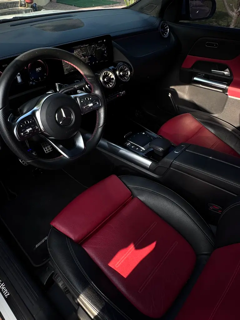Mercedes-Benz GLA-Class 2022 — photo 1 of 2