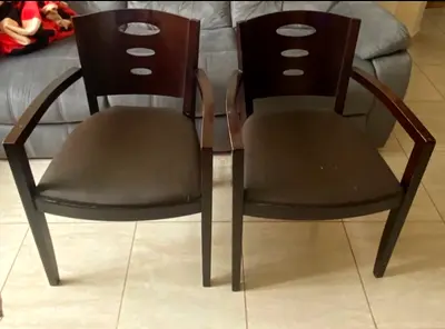 Comfortable 2 Chairs – Strong  Clean