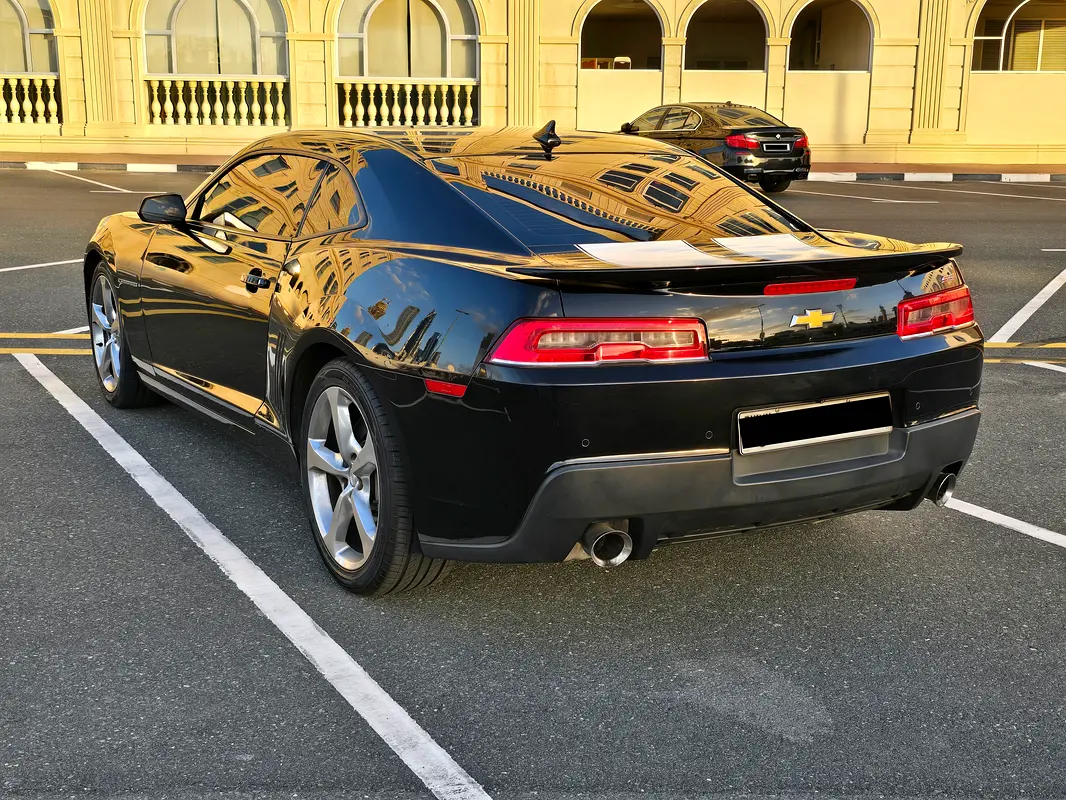 Chevrolet Camaro 2015 — photo 1 of 16