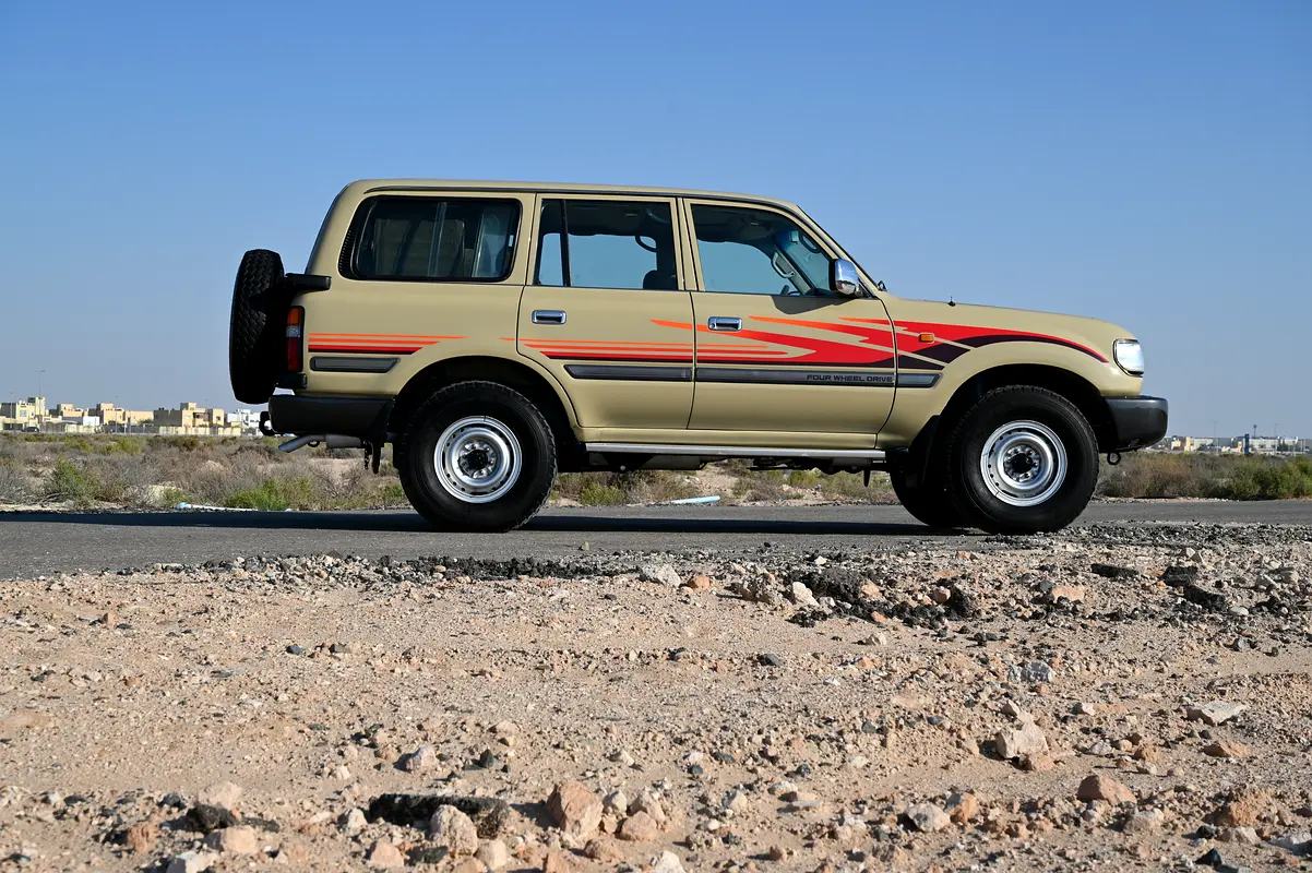 Toyota Land Cruiser 1997 — photo 1 of 5
