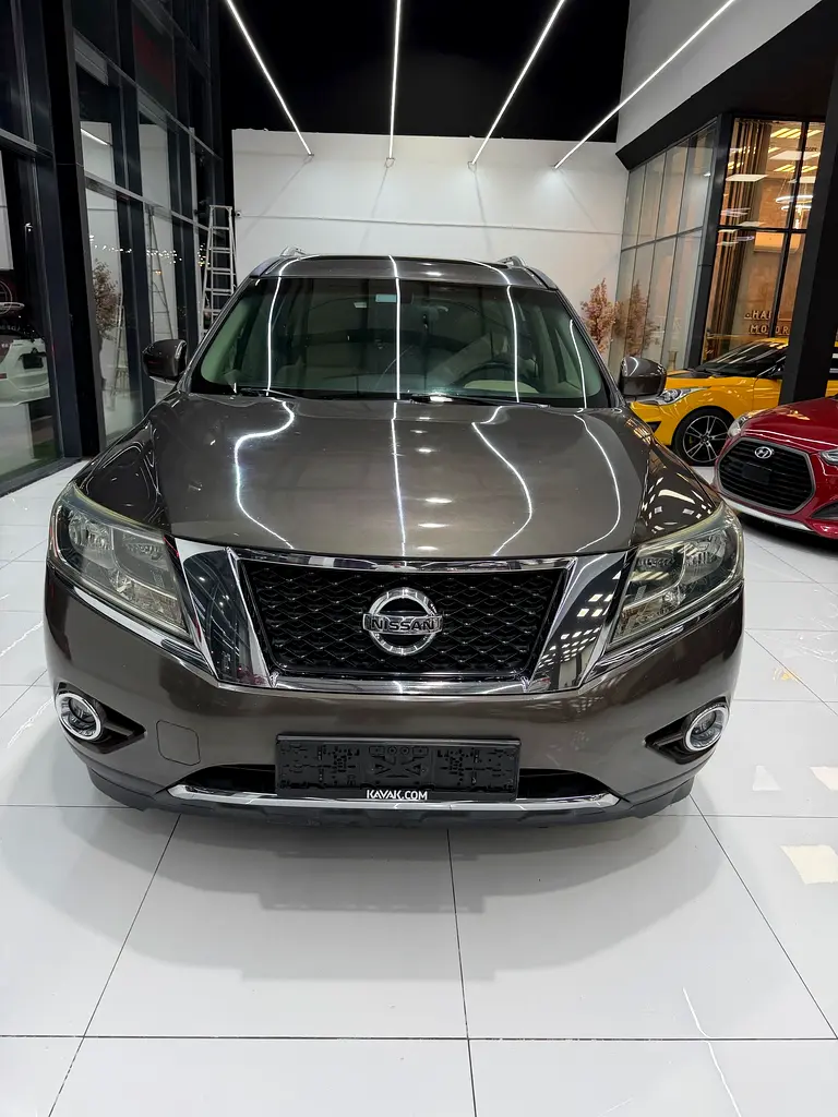 Nissan Pathfinder 2016 — photo 1 of 9
