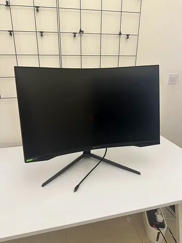 27-inch SAMSUNG ODYSSEY Gaming Monitor with Stand - Good Condition