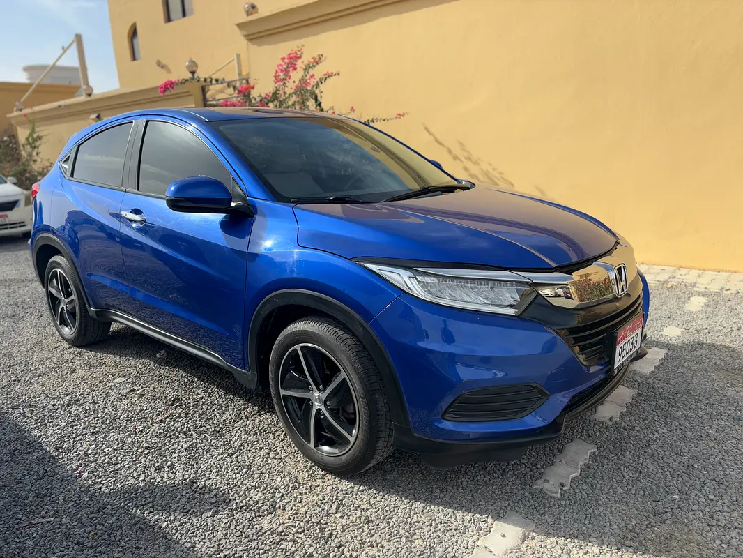 Honda HR-V 2021 — photo 1 of 8