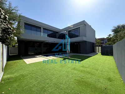 🏡 Exclusive Corner 5BR Villa | Private Pool | Landscaped Estate | Refined Family Living