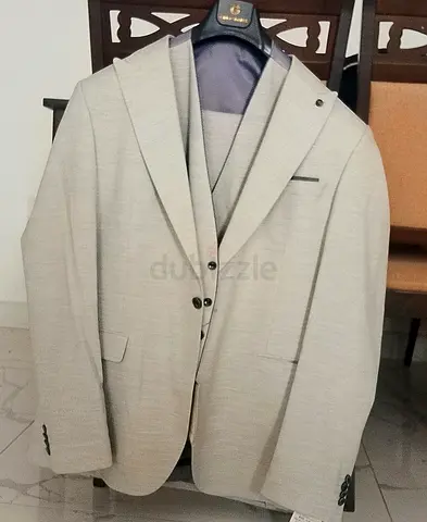 Light grey three-piece mens suit, size available (blazer, waistcoat, trousers)