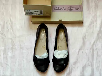 Women genuine leather flat shoes from Clarks UK size 6