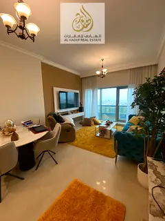 Spacious two-bedroom apartment with a living room available for annual rent in Concord Tower. The un