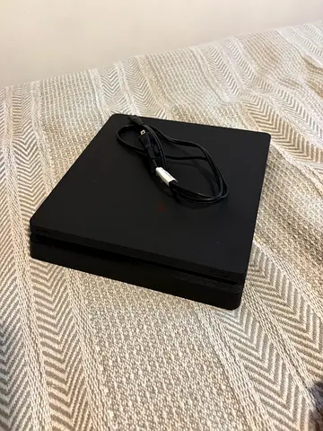 Ps 4 with original cable but without controllers