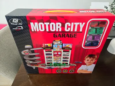 PJ Motor city garage toy