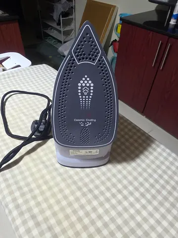 VLTAVA Steam Iron - Great Working Condition