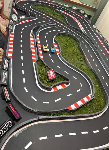 Car Race Track Set — Large Multi-turn Layout
