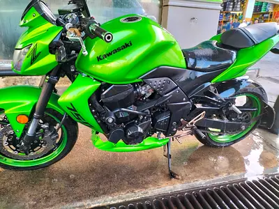 Kawasaki Z750 Green Street Bike - Good Condition