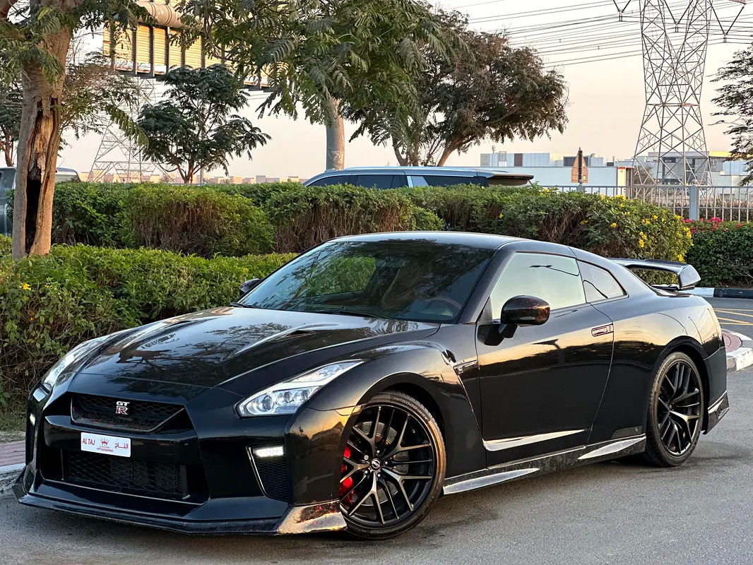 Nissan GT-R 2017 — photo 1 of 9