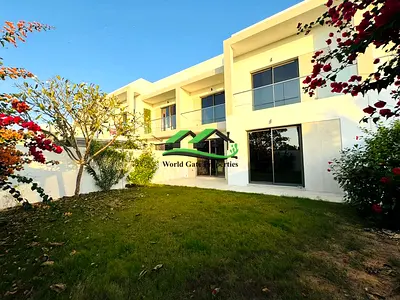 Single Row 3BR Villa Street View With Landscap Vacant Now