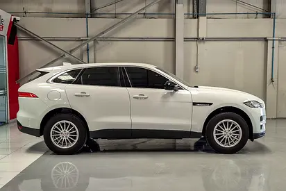 2019 Jaguar F-PACE photo 4