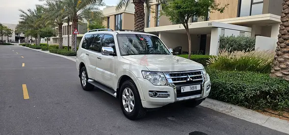 MITSUBISHI PAJERO 4X4 GLS TOP 5 DOOR,  LOW MILEAGE , FSH EXPAT FAMILY OWNER.