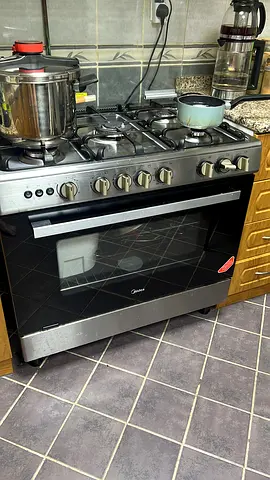 Used freestanding gas stove with oven - good working condition