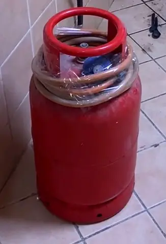 Full Gas Cylinder with Regulator and Hose (Red) - Good Condition