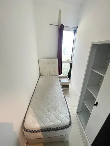 Cozy partiton with window - steps away from Metro