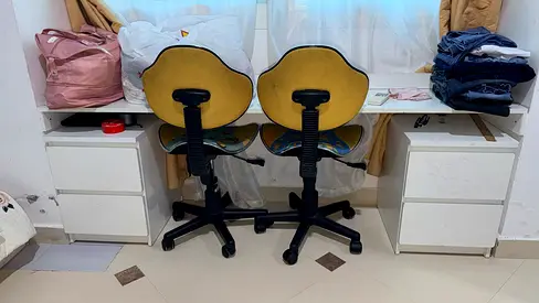 CHEST DRAWERS WITH 2 CHAIRS