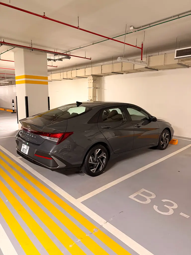 Hyundai Elantra 2024 — photo 1 of 16