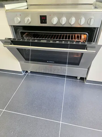 Bosch Series 8 Electric Ceramic Cooker 90cm Barely Use Same As New