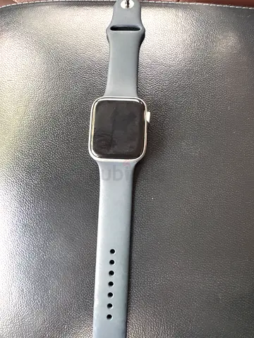 Used Apple SE with silicone strap - good condition
