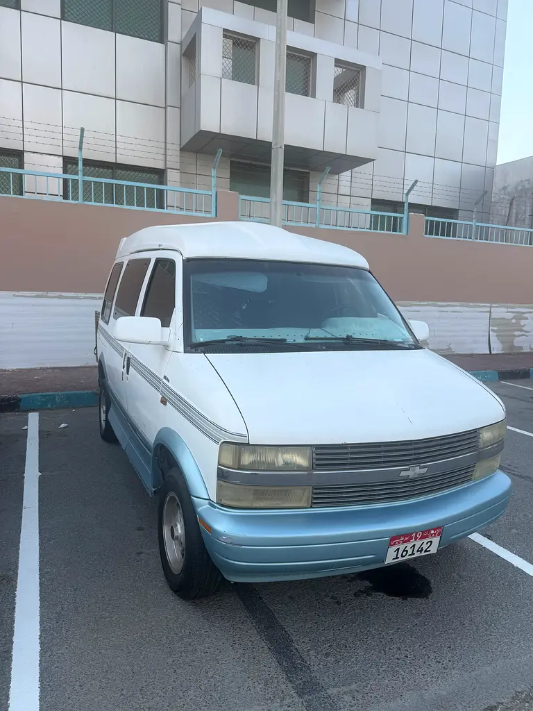 Chevrolet Astro 1995 — photo 1 of 7
