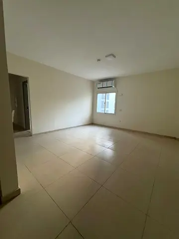 For annual rent in Al Majaz 2 area: three bedrooms and a living room in a prime location on Al Wahda Street. First occupancy - new building. Large liv