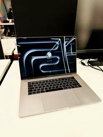 MacBook Pro 2017 | 16GB RAM | 256GB SSD | Touch Bar | Fingerprint