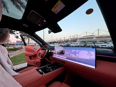 صورة 14 لـ 2025 LYNK & CO 900