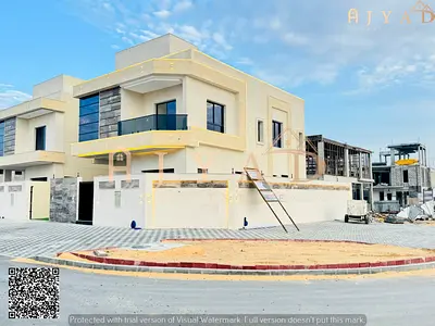 للبيع: فيلا زاوية في الهليو 2 عجمان، على شارعين، دور أرضي+أول+روف، 5 غرف نوم ماستر، مجلس، صالة معيشة، غرفة خادمة، مساحة أرض 3400 قدم مربع