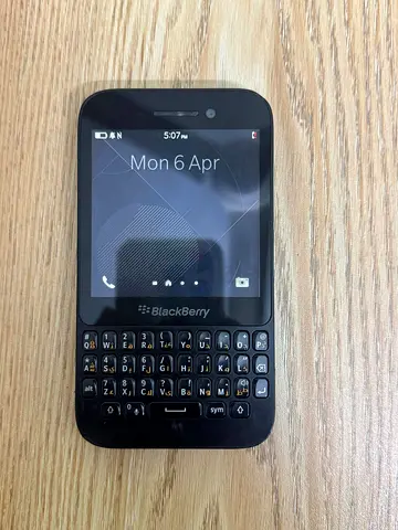 Blackberry Q5