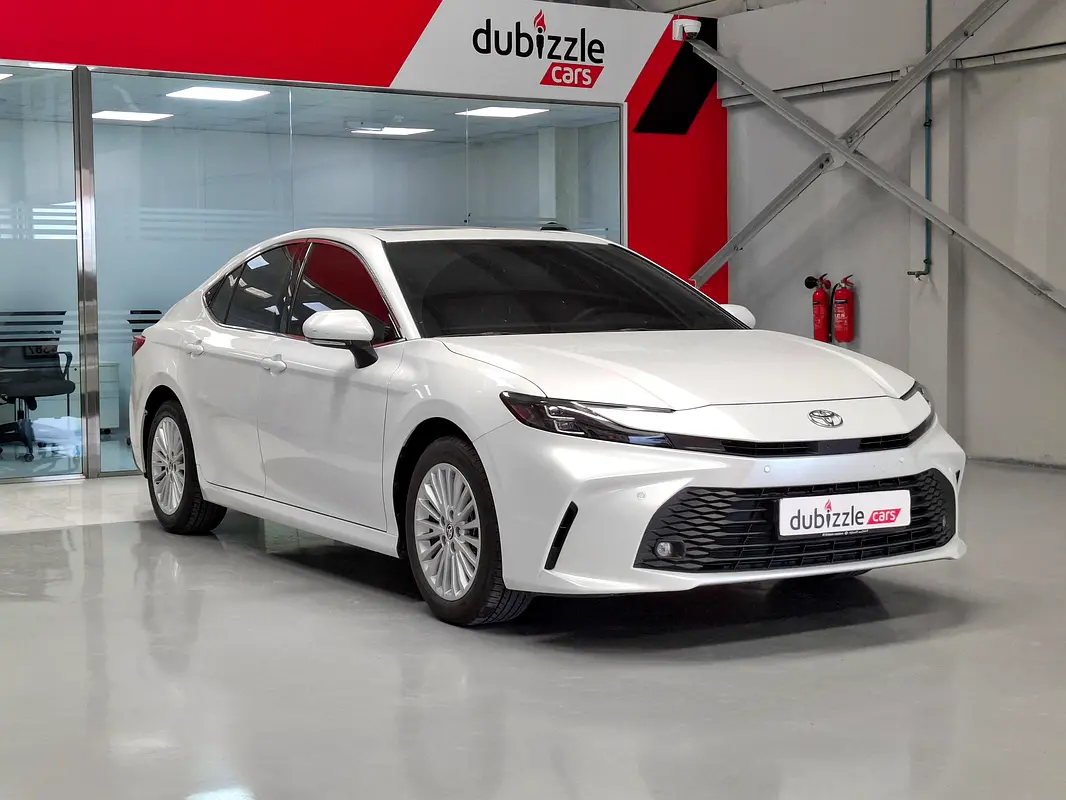 Toyota Camry 2025 — photo 1 of 16