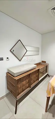 Dining table with 6 chairs and console
