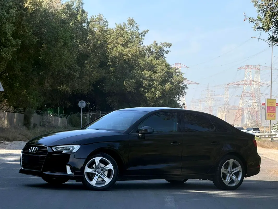 Audi A3 2018 — photo 1 of 10