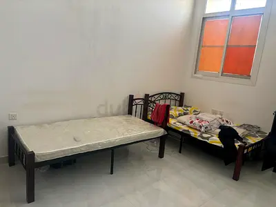 BED SPACE AVAILABLE FOR EXECUTIVE BATCHELER