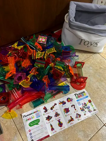 3 box as pics PicassoTiles Magnetic Building Set with Carry Bin - 100+ Pieces