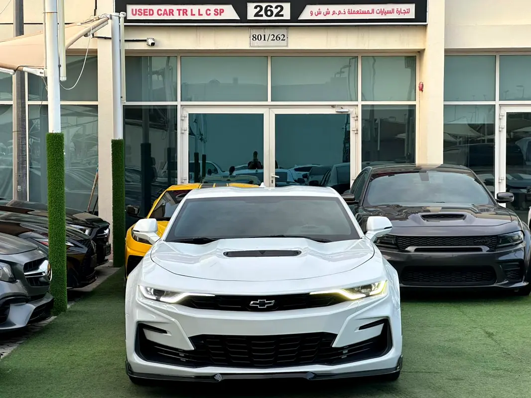 Chevrolet Camaro 2021 — photo 1 of 11