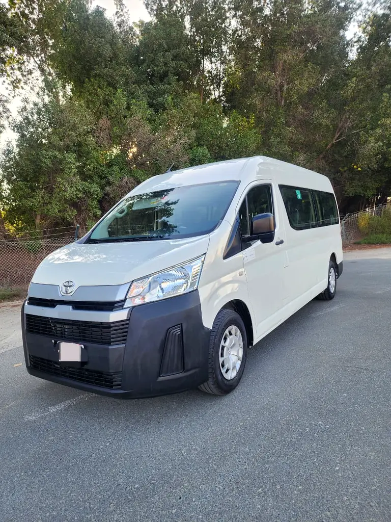 Toyota Hiace 2021 — photo 1 of 10
