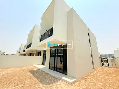 فيلا من 4 غرف نوم | منازل مها | إطلالة على الفناء | حديقة خاصة