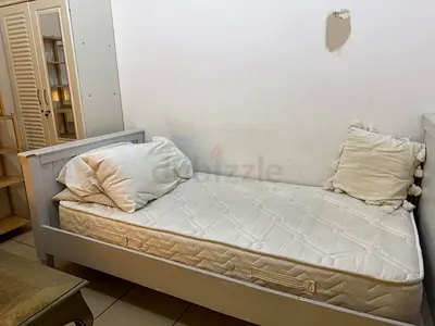 Single wooden daybed - light grey