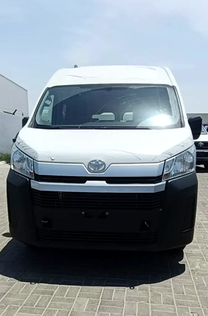 Toyota Hiace 2026 — photo 1 of 11